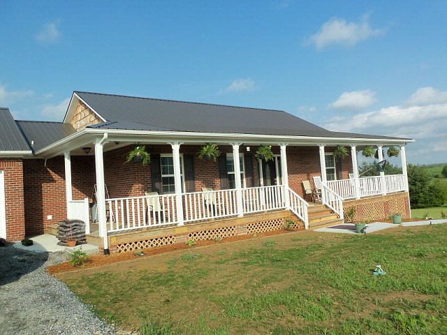 1st image of 428 Breezy Estates Dr