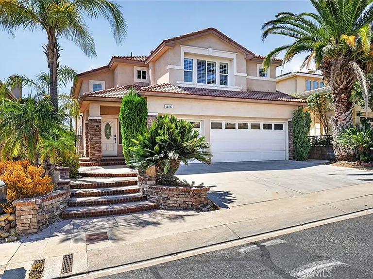 11217 Ravenna Ln — Photo 1