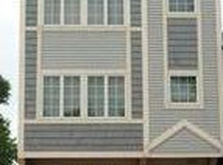 918 Beach Rd, Lakewood, OH 44107