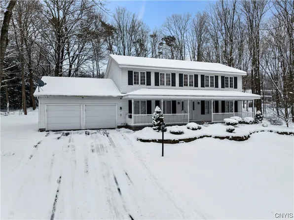 8 Tennyson Cir, New Hartford, NY 13413