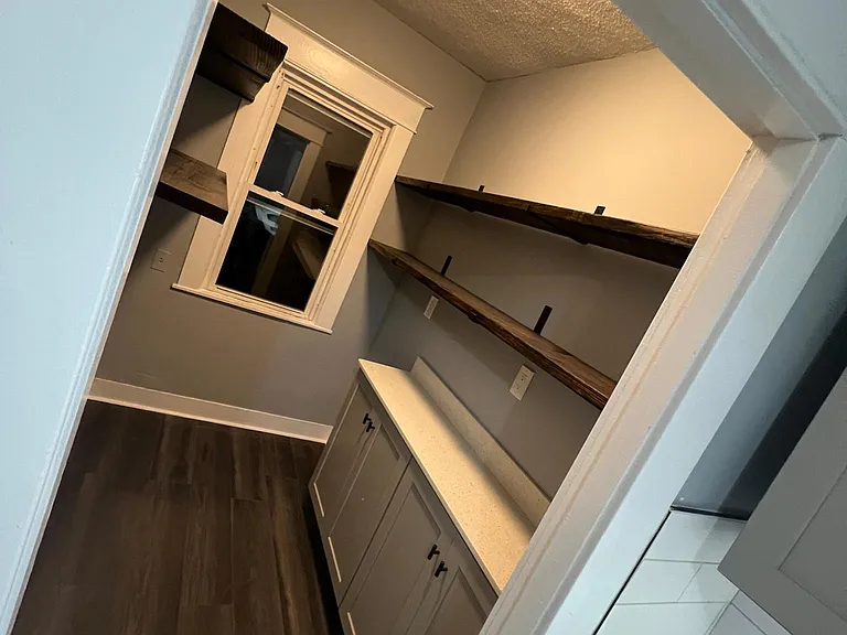 180 Oak Grove Ave — Photo 5