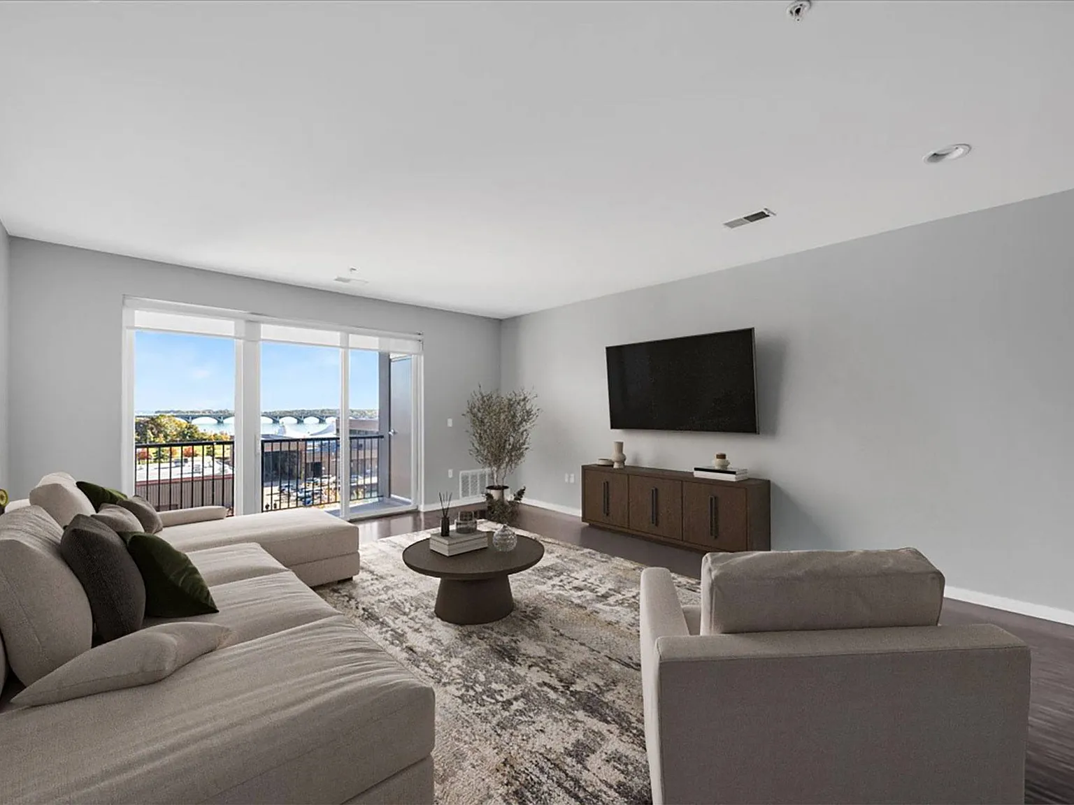 Waters Edge Apartments of Harbortown — Photo 2