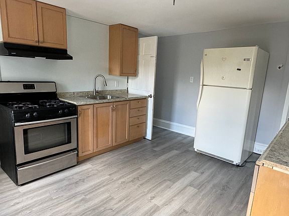 3rd image of 209 Seaman St Floor 2