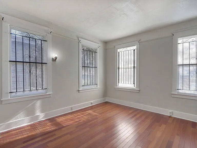 631 West 37th St — Photo 5