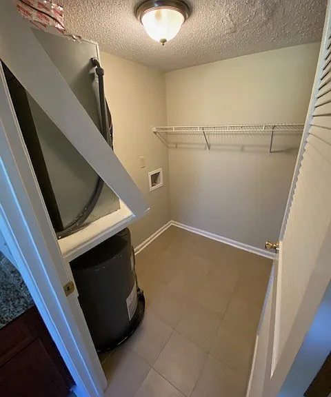 626 Castlegate Dr — Photo 5