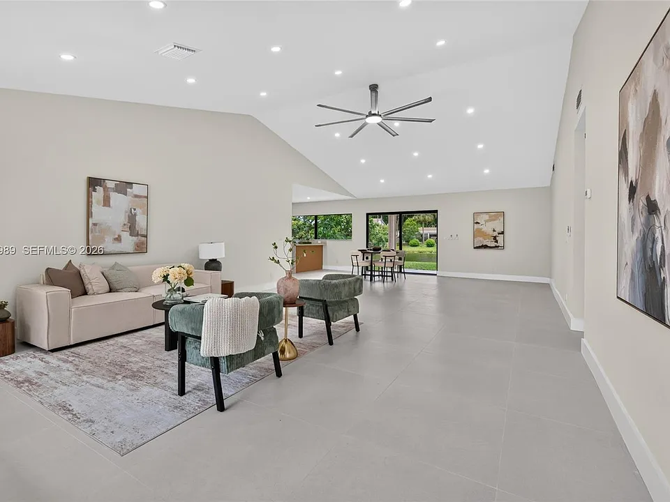 8668 SW 50th St