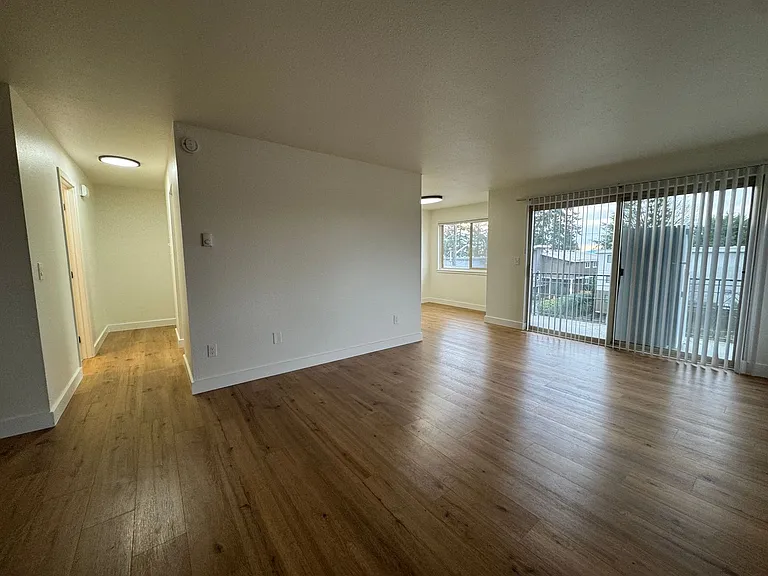 Avia Apartments | Renovated Homes in Seattle's Greenwood Neighborhood | 1 MONTH FREE!! — Photo 26
