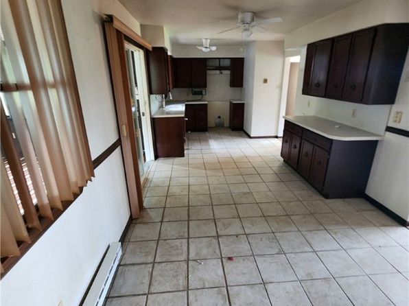 219 Meadow Dr, Johnstown, PA 15905