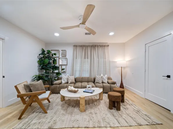 4704 Park Dr #5, Houston, TX 77023