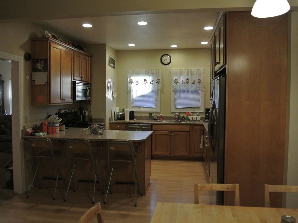 2nd image of 360 E Berkeley St