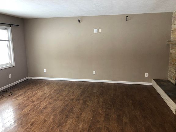 3rd image of 1761 Elm Ter