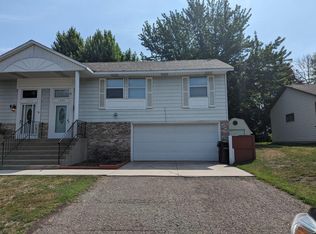 1292 Farrell St N, Maplewood, MN 55119