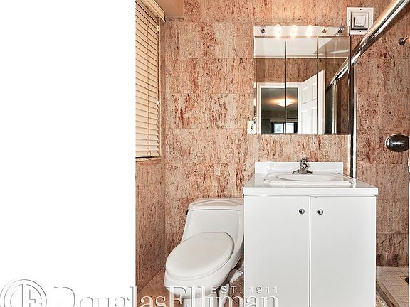 4th image of 220 E 57th St APT 17B