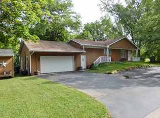 21505 W Crescent Dr, Mundelein, IL 60060