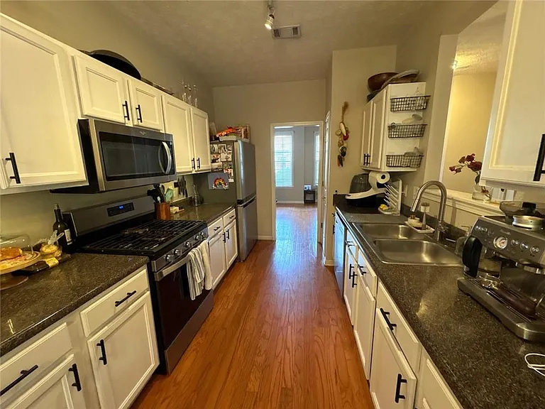 3082 Kentmere Dr — Photo 19