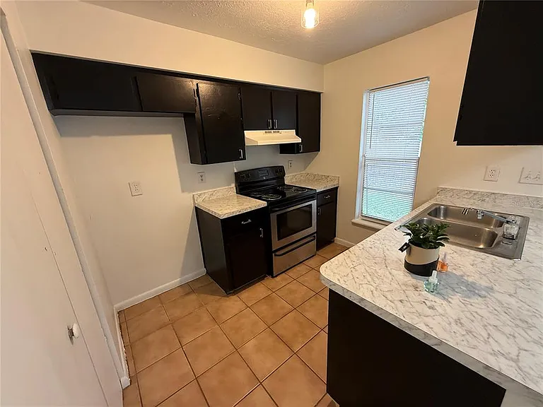 2710 NE 23rd Ave — Photo 2