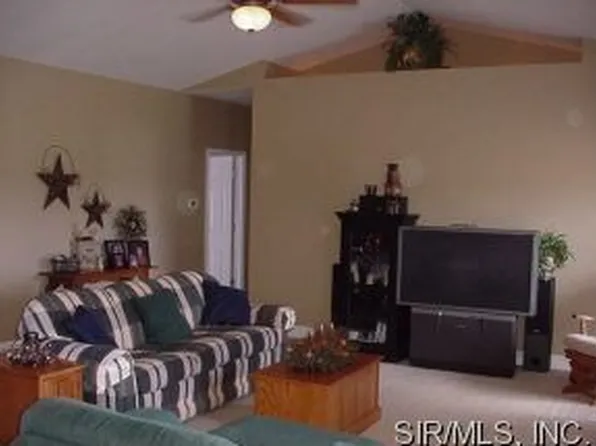 156 Brook Rd, Worden, IL 62097