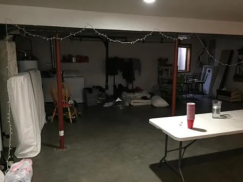 5 bed, 2400 sqft, $3,300 — Photo 2