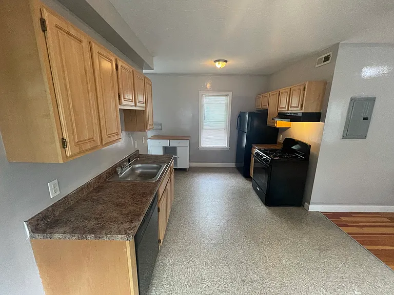 16-18 Brackett St #2 — Photo 4