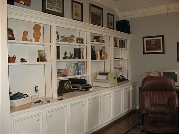 4th image of 6927 Queensclub Dr