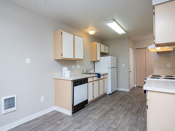 5th image of 805 NE Kane Dr #112B