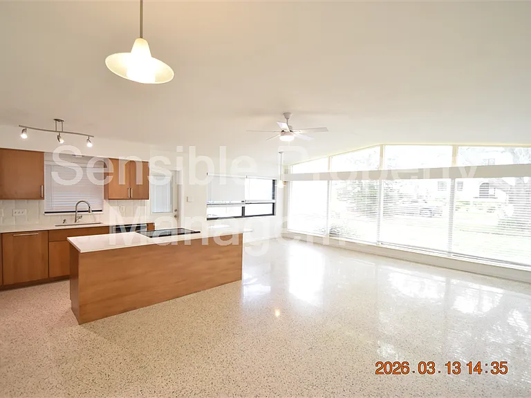 528 Suwanee Cir — Photo 9