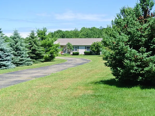 6829 Dale Ct, Fennville, MI 49408