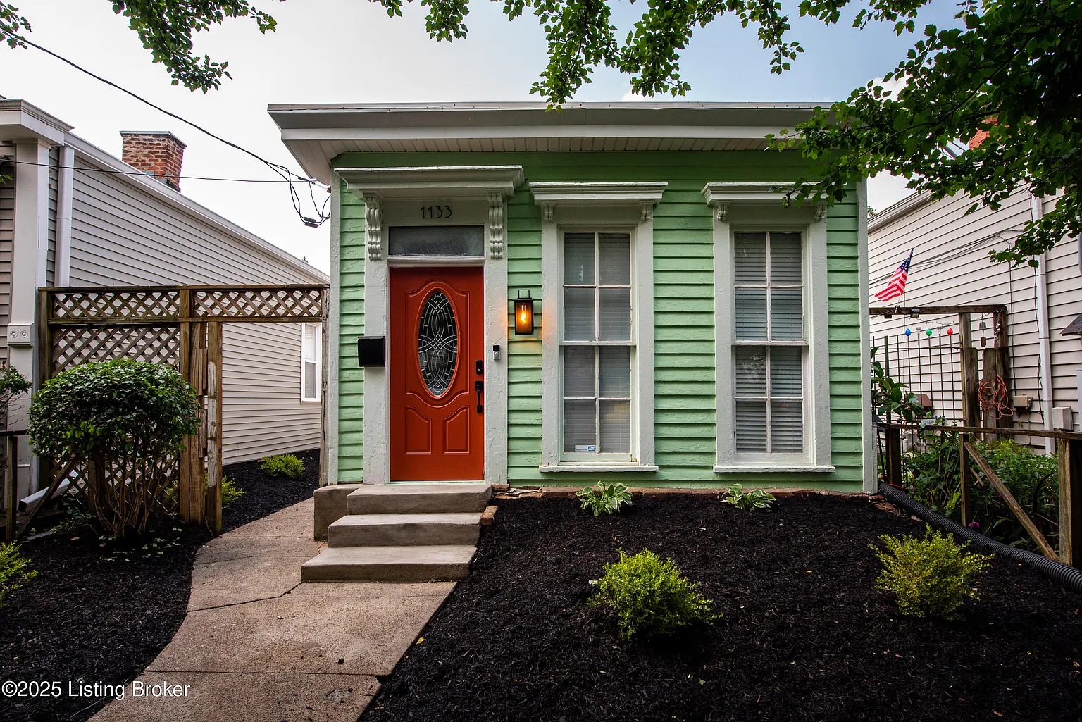 1133 Rogers St photo 1