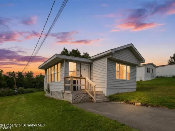 12 Mountain Laurel Vlg #17, Moscow, PA 18444