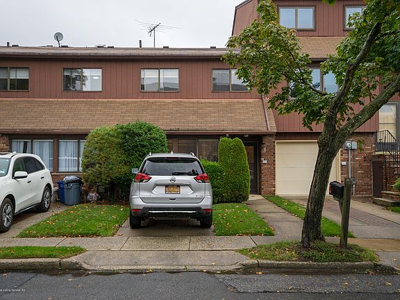 2nd image of 9 Pamela Ln