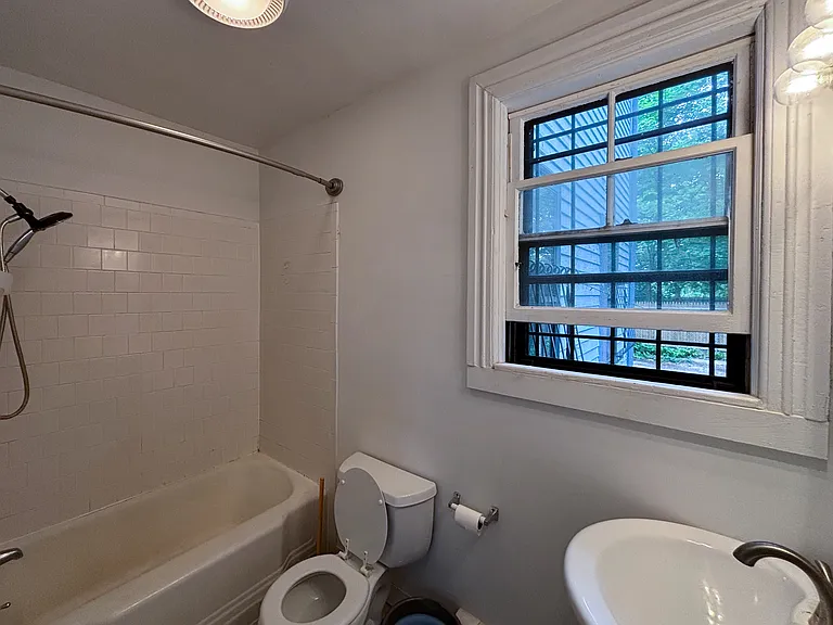 89 Oak St #1 — Photo 10