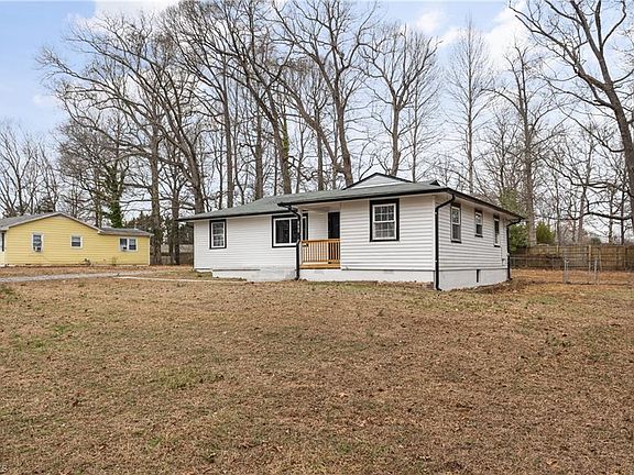 2nd image of 220 Hedgecock Rd