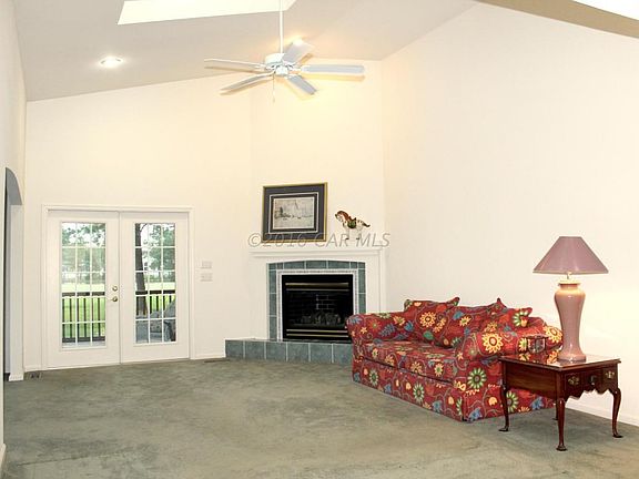 Great room with cathedral & gas fireplac