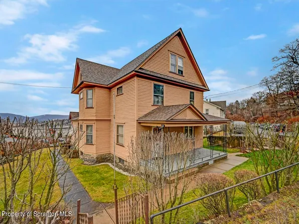 5 E Mountain Rd, Scranton, PA 18505
