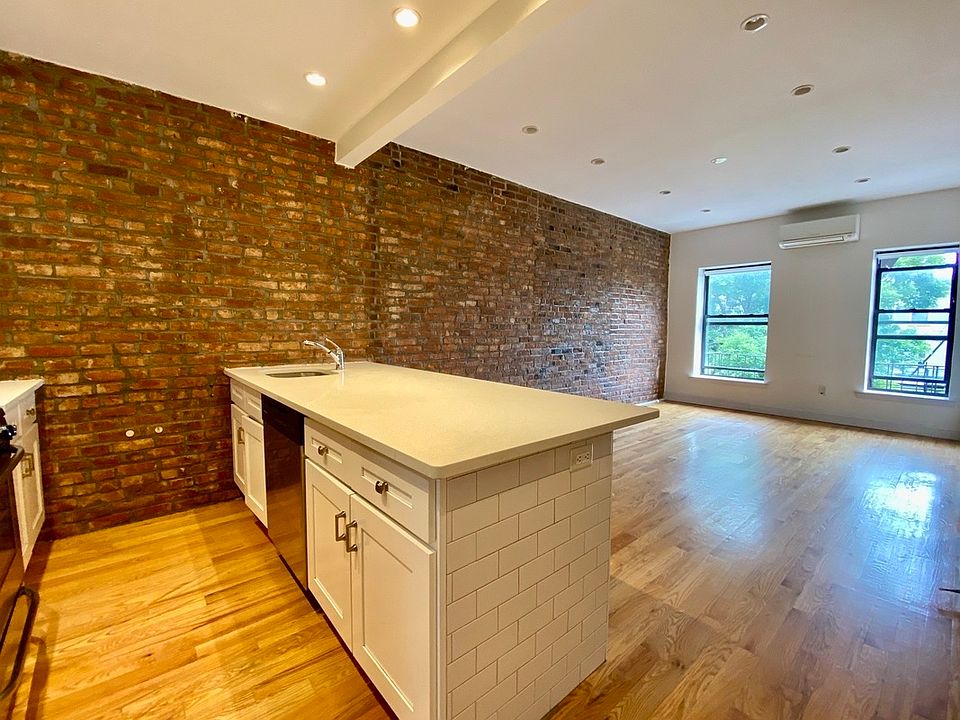 1st image of 154 Summit St #3F