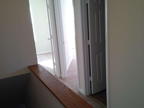 5th image of 203 Knollwood Ct