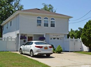 2306 Smith Ln, Seaford, NY 11783