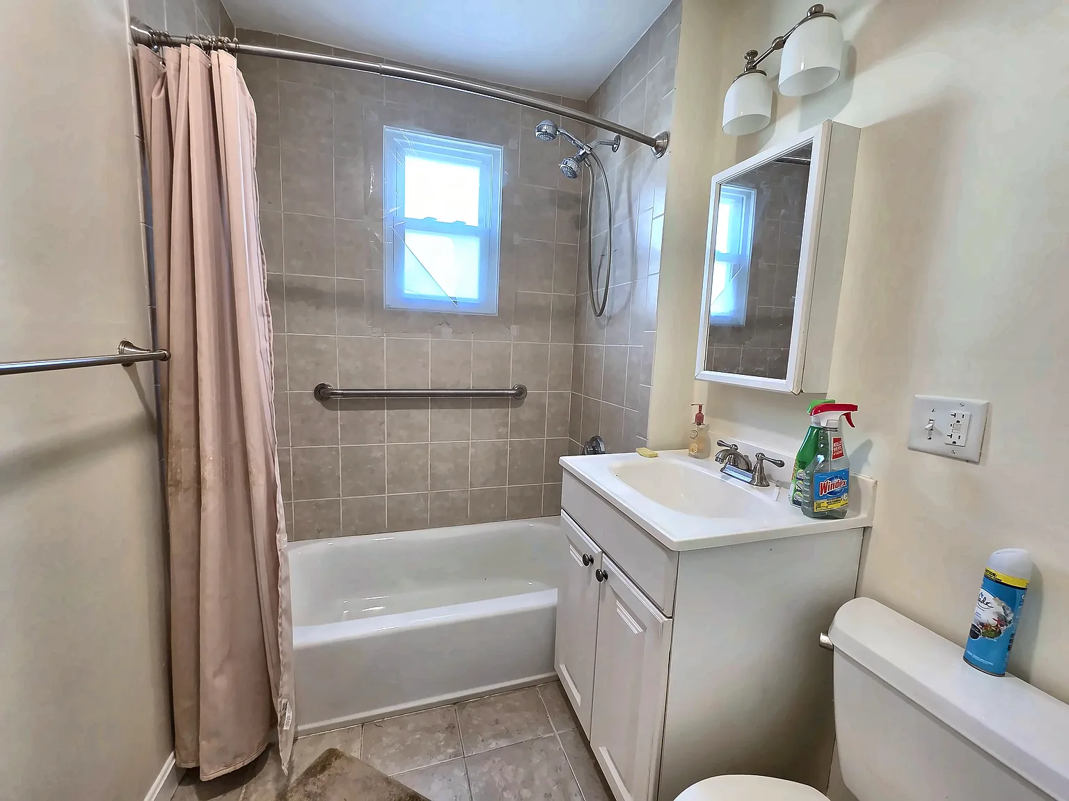 3 bed, $3,000 — Photo 4
