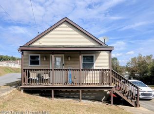 96 Fallbrook St, Carbondale, PA 18407
