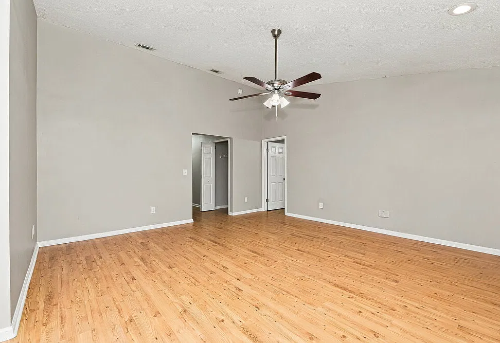 3 bed, 2.0 bath, 1257 sqft, $1,980 — Photo 3