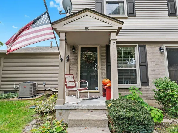 80 Pine Tree Ridge Dr Unit 2, Waterford, MI 48327