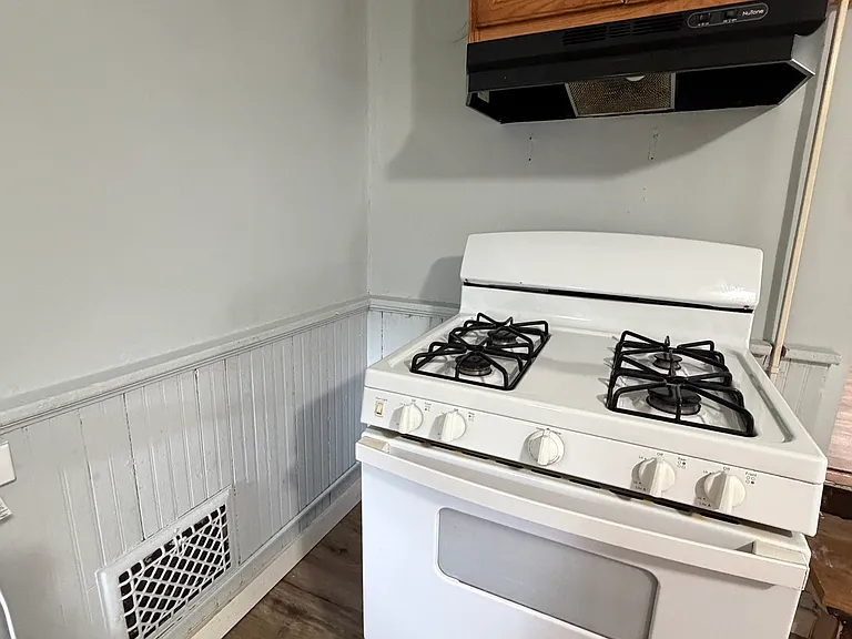 208 Beecher St — Photo 13