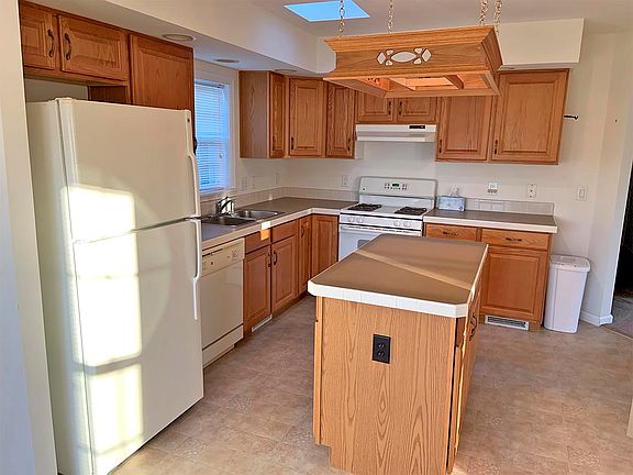 5th image of 44 Aaron Ln #4