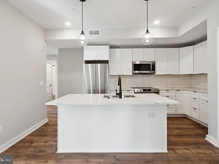 3401 Hamilton St #6 — Photo 10