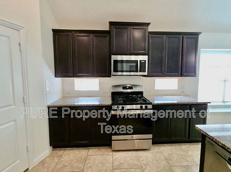 615 Linares Ln — Photo 8