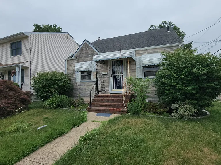 1600 Mildred Ave — Photo 2