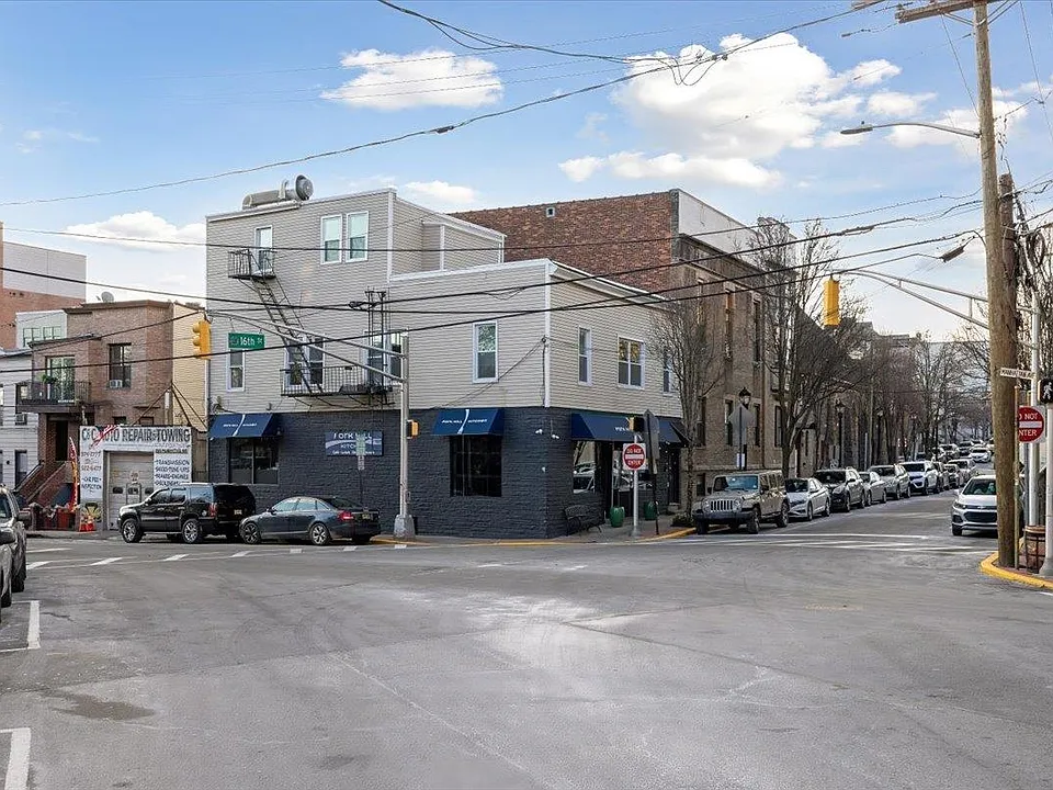 201 16th St #3