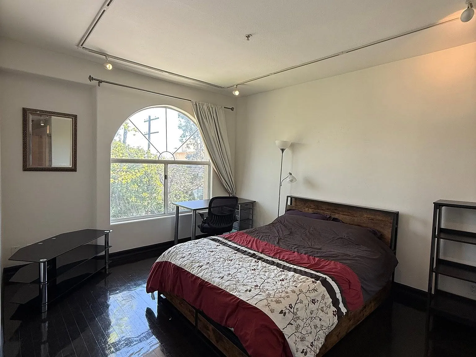 2 bed, 2.5 bath, 1424 sqft, $4,900 — Photo 3