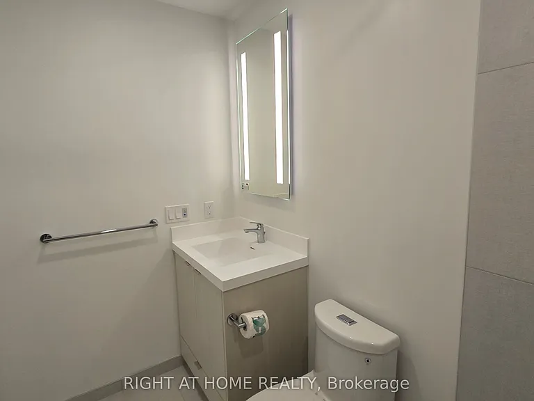60 Central Park Dr #1007 — Photo 38