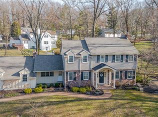 575 Applewood Dr, Fort Washington, PA 19034